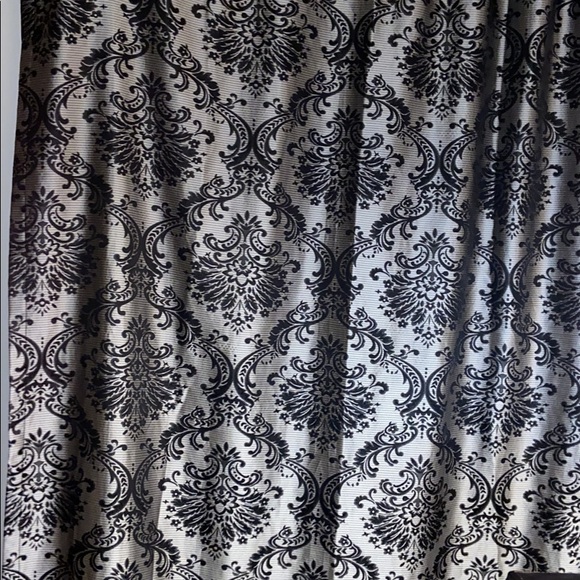 Curtain - Picture 1 of 2